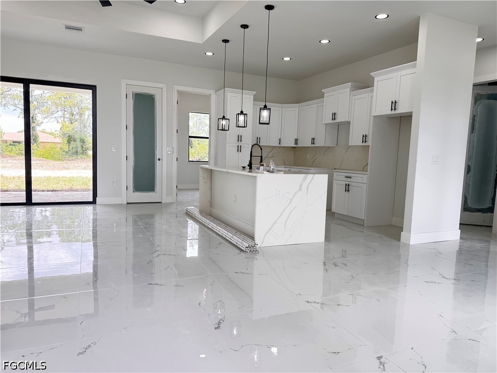 3 Bed SingleFamilyResidence for Sale in Lehigh Acres, photo 2