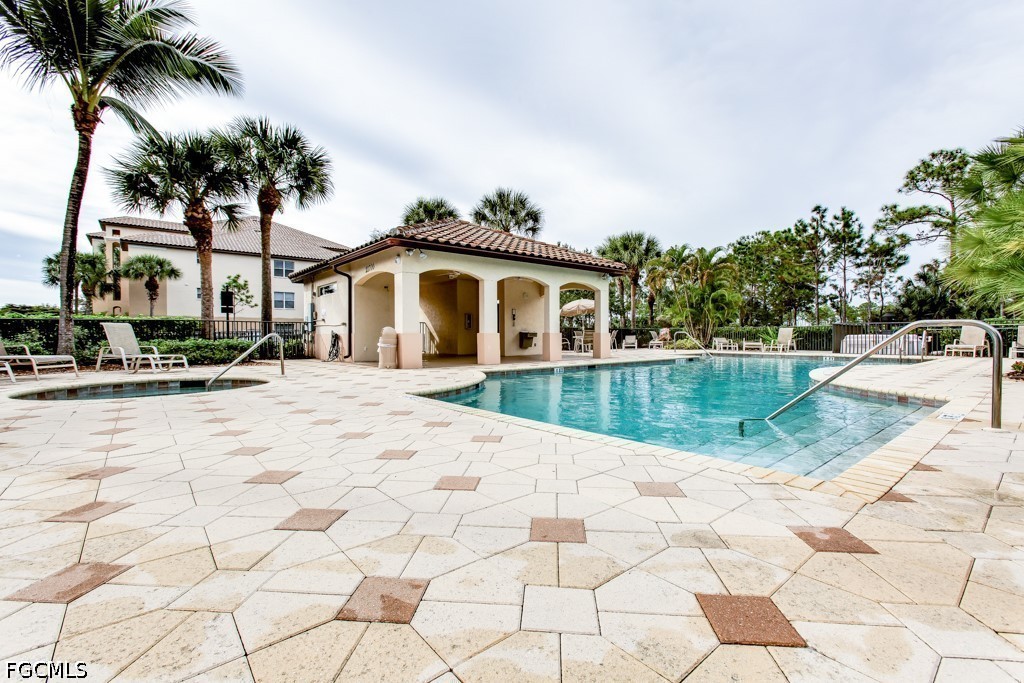 2 Bed Condominium for Sale in Turnberry, photo 2