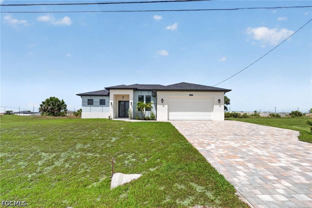 3 Bed Waterfront Home for Sale in Cape Coral, photo 2