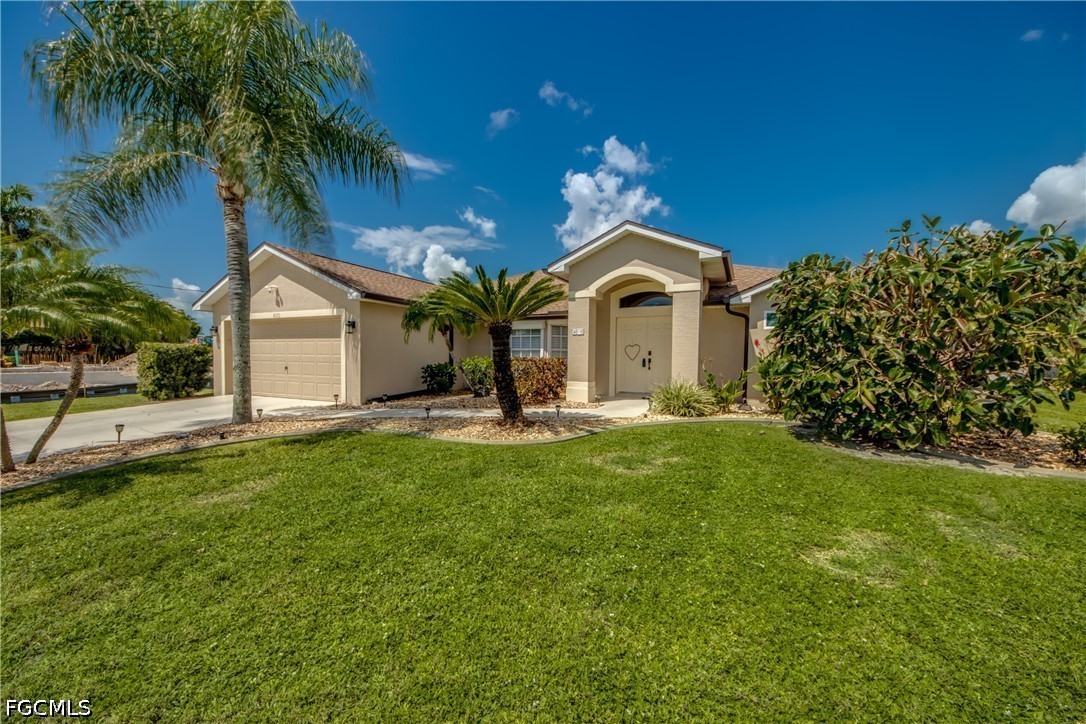 3 Bed Pool Home for Sale in Cape Coral, photo 2