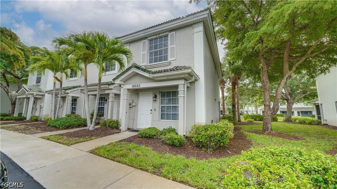 2 Bed Waterfront Home for Sale in Fort Myers, photo 2