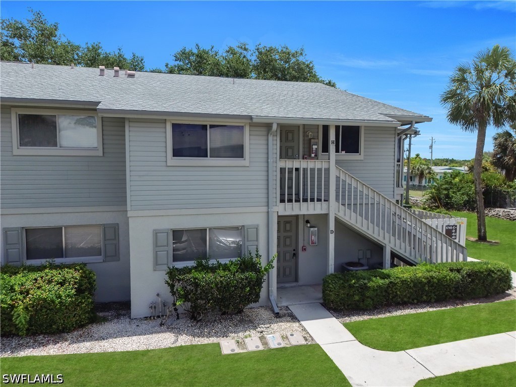 2 Bed Condominium for Sale in North Fort Myers, photo 2