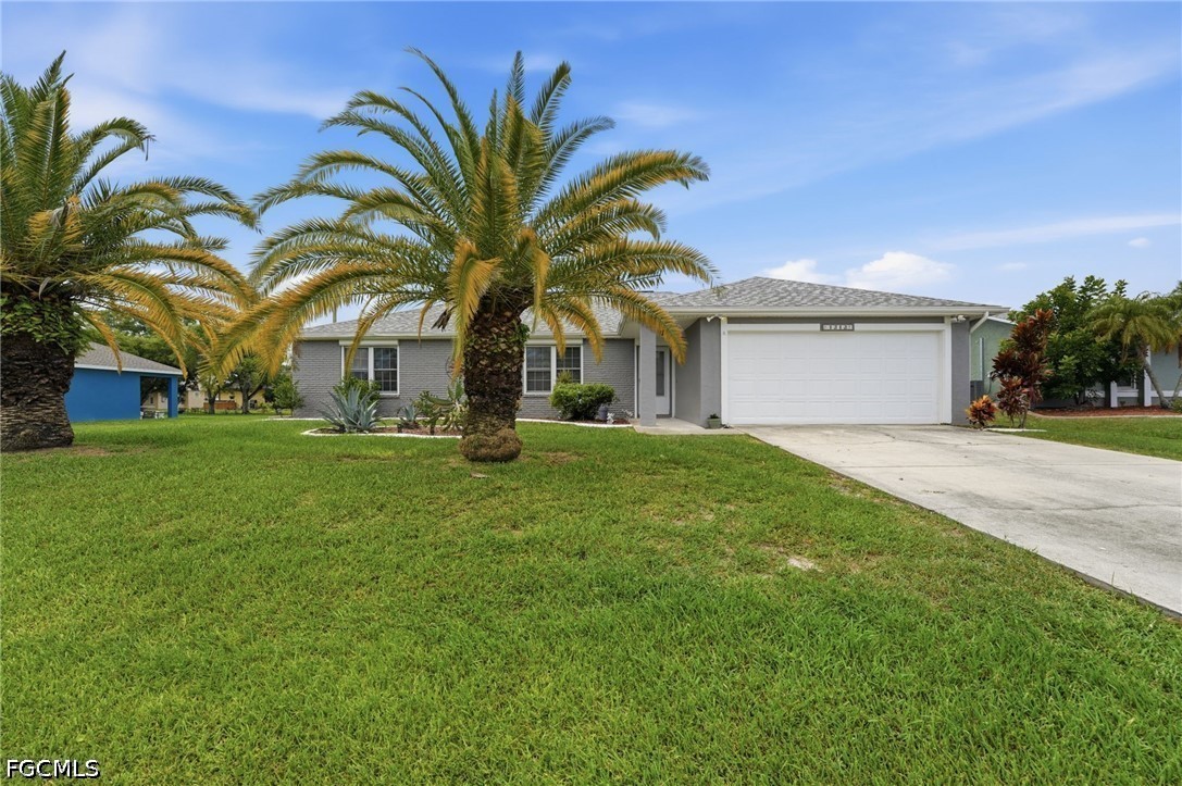 3 Bed Pool Home for Sale in Cape Coral, photo 2