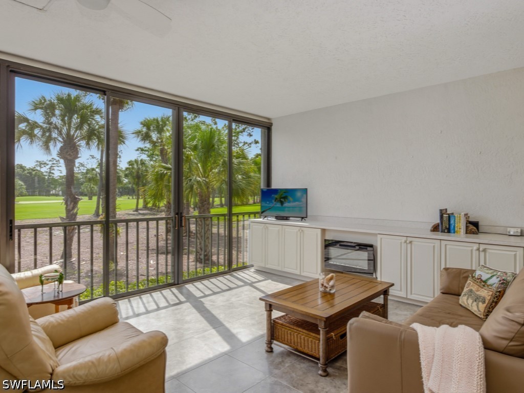 2 Bed Condominium for Sale in Eagle Creek, photo 2