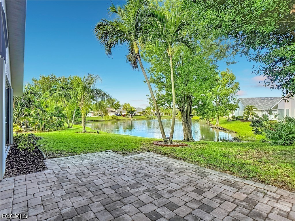 2 Bed Waterfront Home for Sale in Palm Island, photo 2