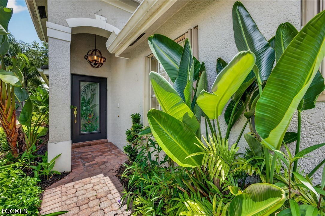 3 Bed Waterfront Home for Sale in Naples, photo 2