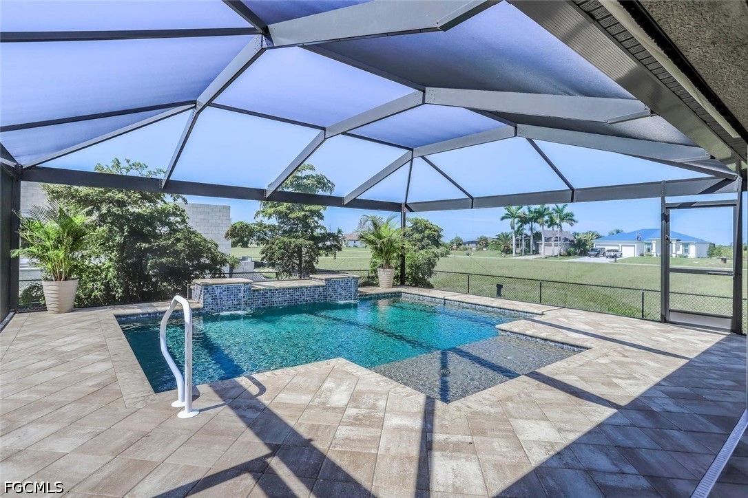 3 Bed Pool Home for Sale in Cape Coral, photo 2