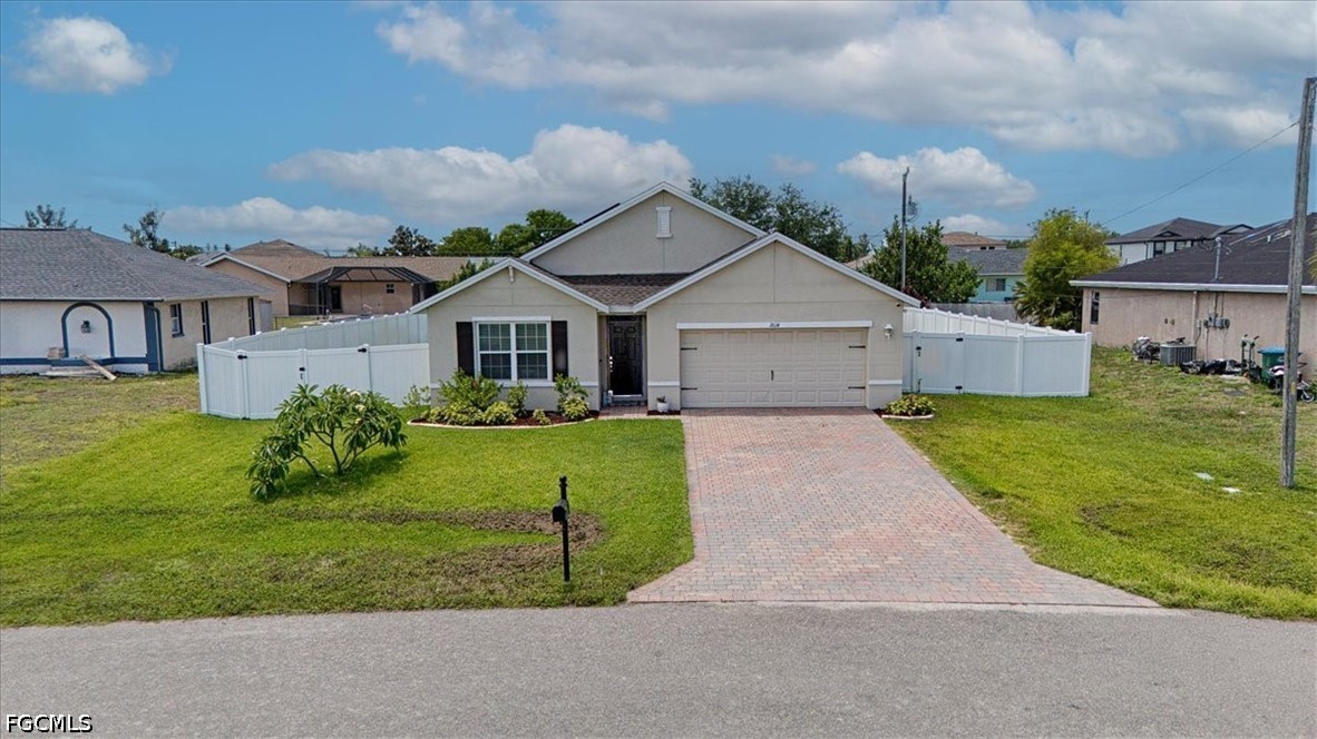 4 Bed SingleFamilyResidence for Sale in Cape Coral, photo 2