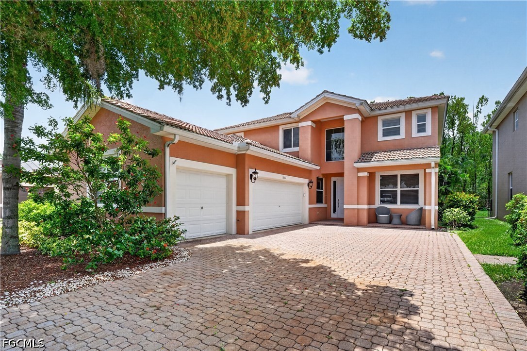 4 Bed SingleFamilyResidence for Sale in Fort Myers, photo 2