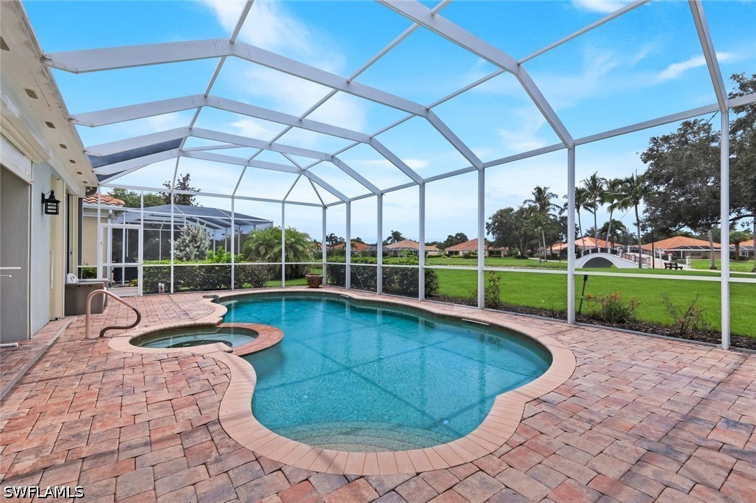 4 Bed Pool Home for Sale in Island Walk, photo 2