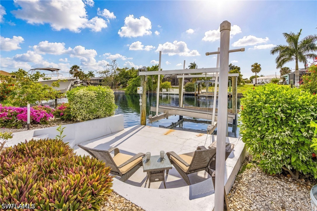 3 Bed Pool Home for Sale in Cape Coral, photo 2