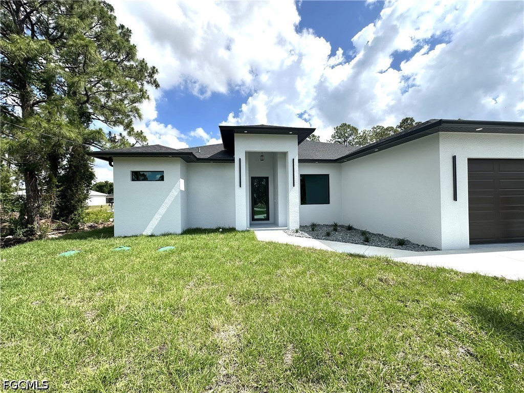 3 Bed SingleFamilyResidence for Sale in Lehigh Acres, photo 2