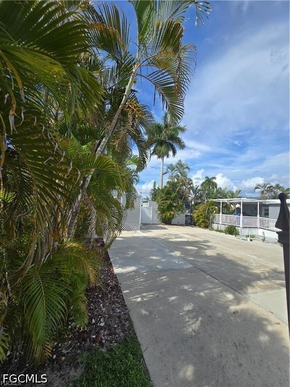 Waterfront Home for Sale in Fort Myers, photo 2