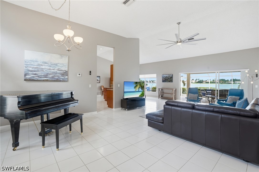 3 Bed SingleFamilyResidence for Sale in Naples, photo 2