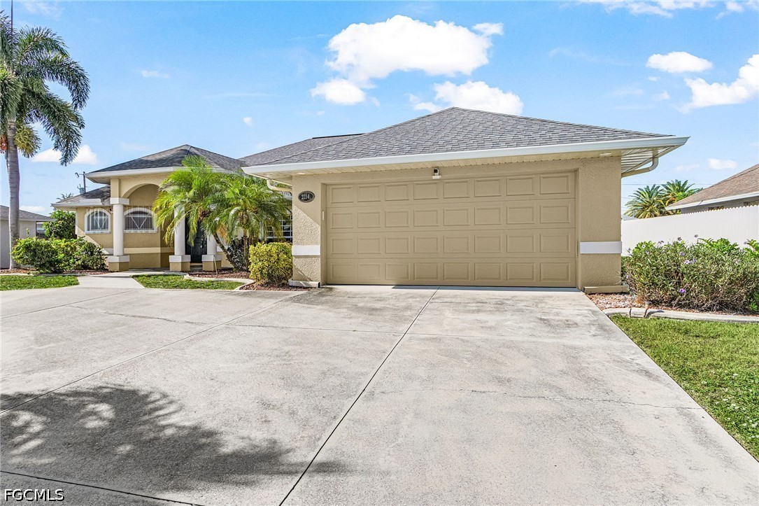 3 Bed Pool Home for Sale in Cape Coral, photo 2