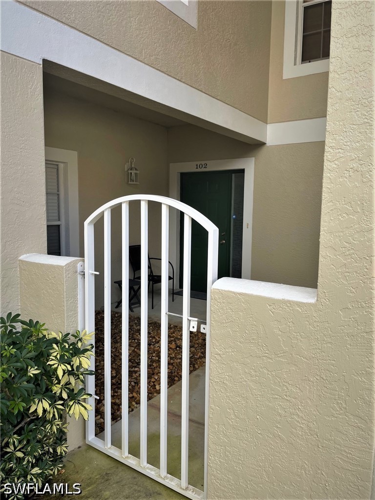 2 Bed Waterfront Home for Sale in Naples, photo 2
