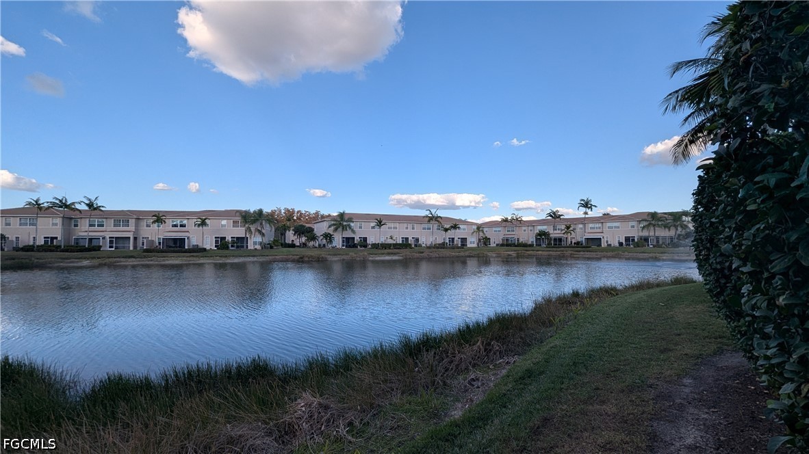 3 Bed Townhouse for Sale in Fort Myers, photo 2