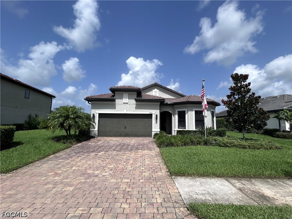 3 Bed Waterfront Home for Sale in Avalon Park, photo 2