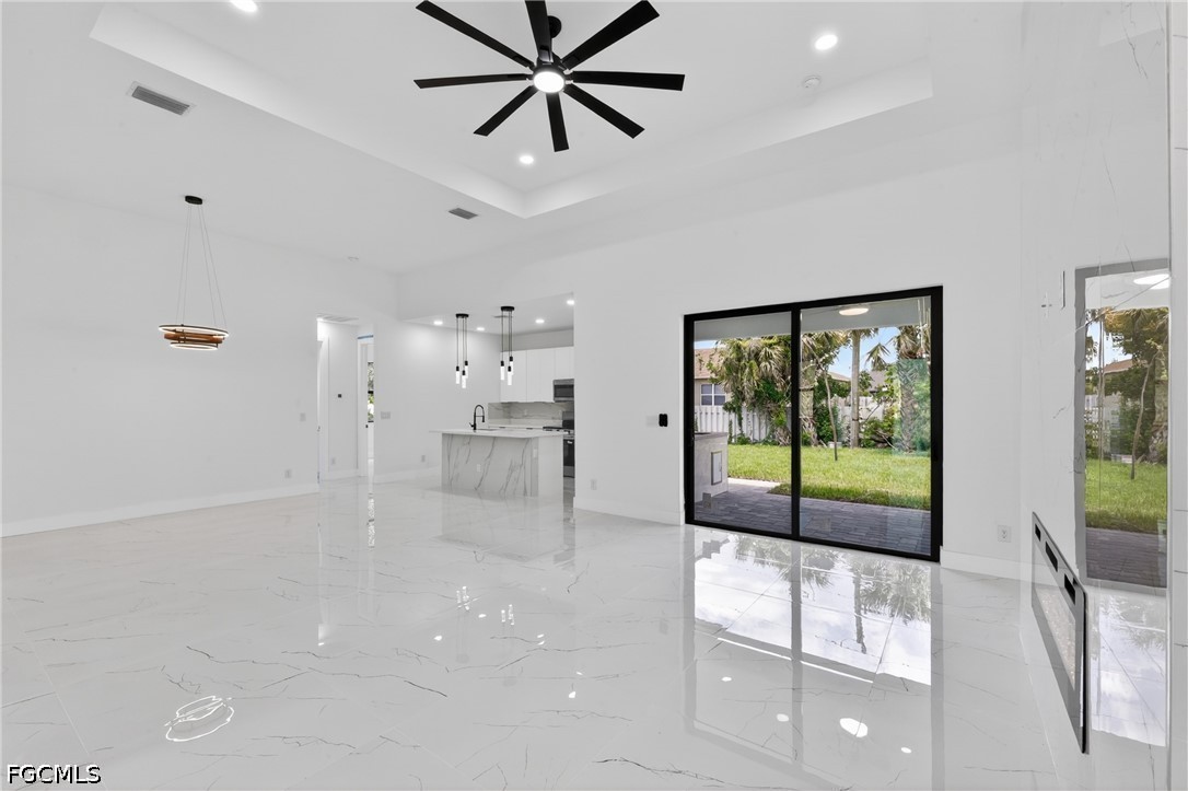 4 Bed SingleFamilyResidence for Sale in Cape Coral, photo 2