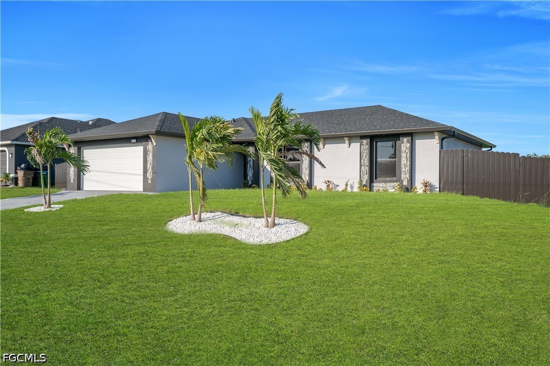 3 Bed Pool Home for Sale in Cape Coral, photo 2