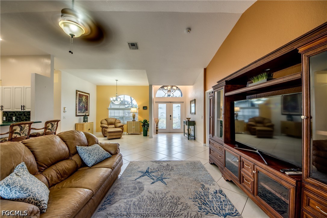 3 Bed Pool Home for Sale in Cape Coral, photo 2