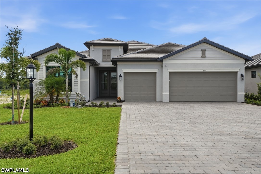 3 Bed SingleFamilyResidence for Sale in Estero, photo 2