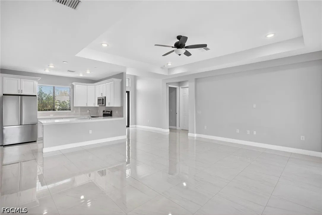 3 Bed SingleFamilyResidence for Sale in Cape Coral, photo 2