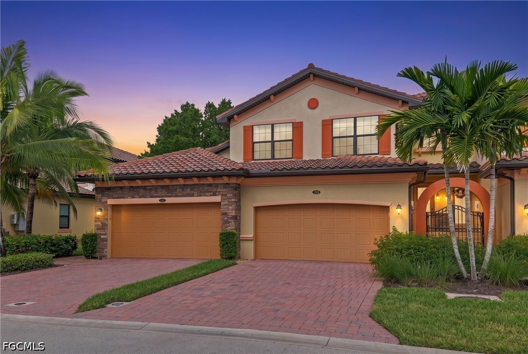 3 Bed Waterfront Home for Sale in Bonita Springs, photo 2
