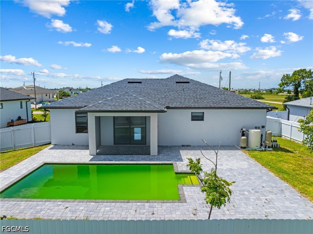 3 Bed Pool Home for Sale in Cape Coral, photo 2