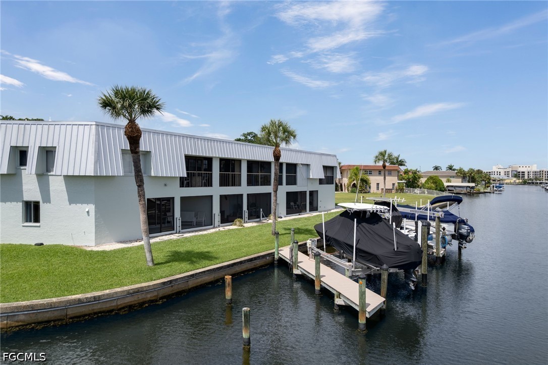 2 Bed Waterfront Home for Sale in Cape Coral, photo 2
