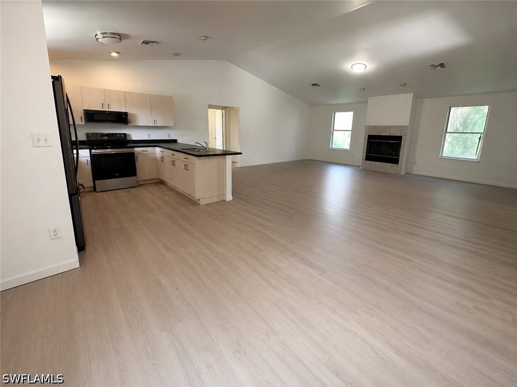 3 Bed SingleFamilyResidence for Sale in Naples, photo 2