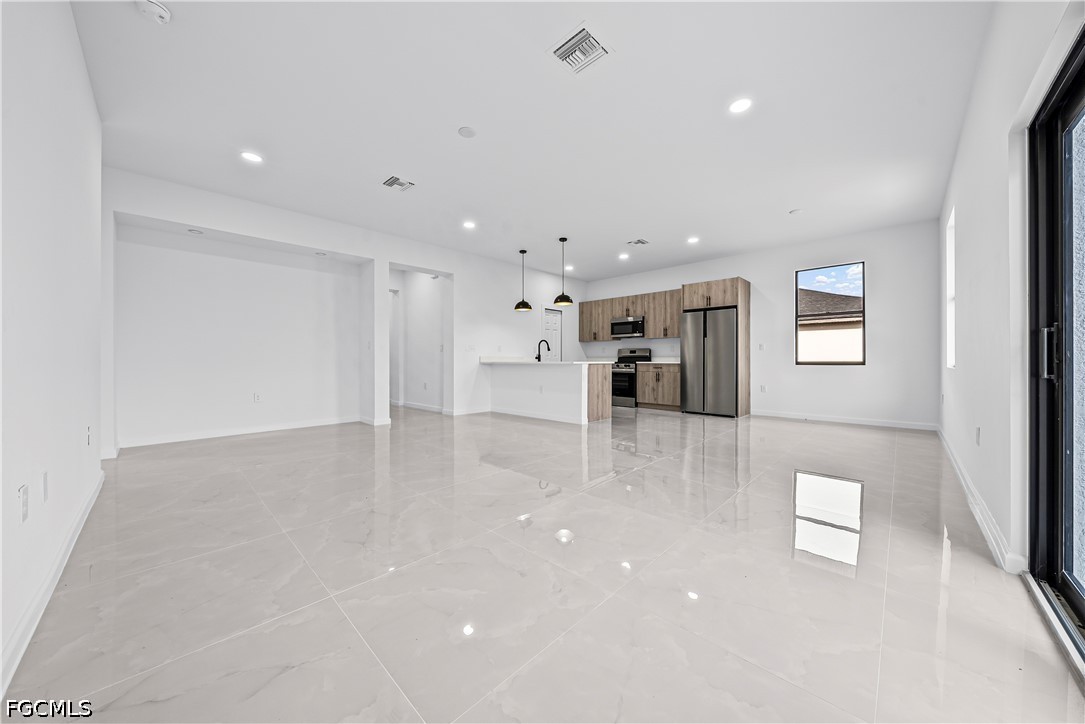 3 Bed SingleFamilyResidence for Sale in Lehigh Acres, photo 2