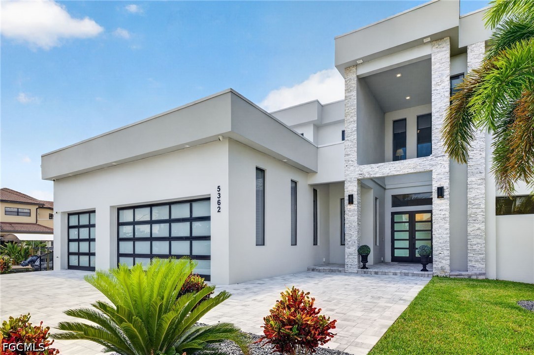 5 Bed Pool Home for Sale in Cape Coral, photo 2
