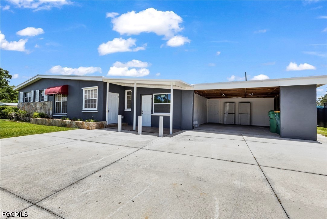 3 Bed SingleFamilyResidence for Sale in Port Charlotte, photo 2