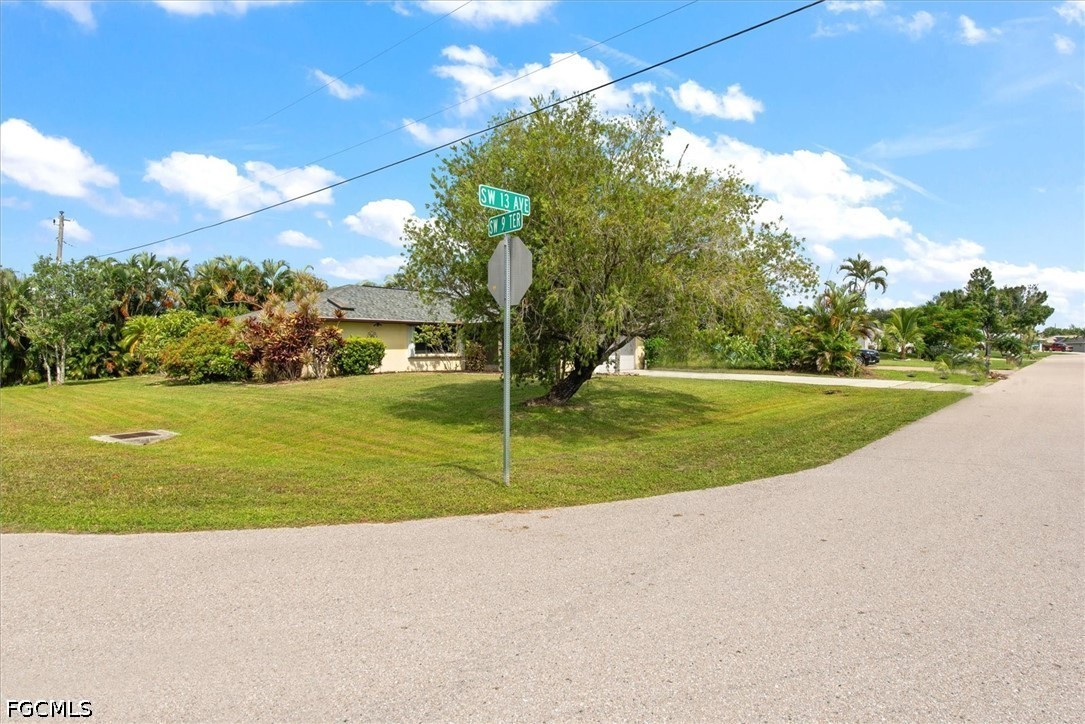 3 Bed SingleFamilyResidence for Sale in Cape Coral, photo 2