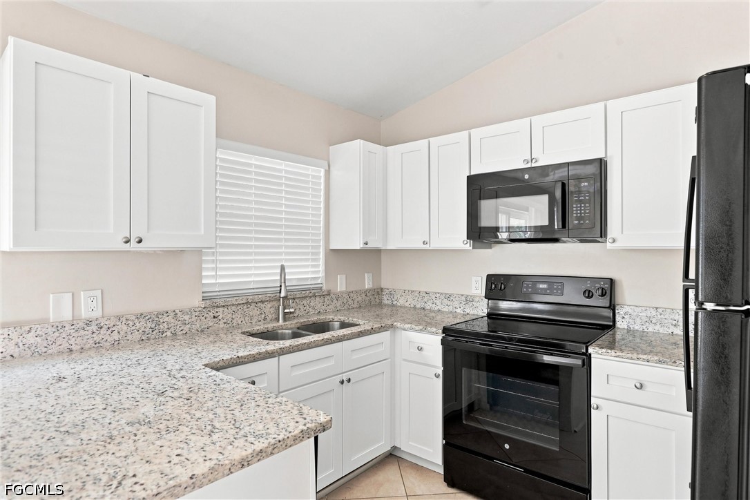 3 Bed SingleFamilyResidence for Sale in San Carlos Park, photo 2