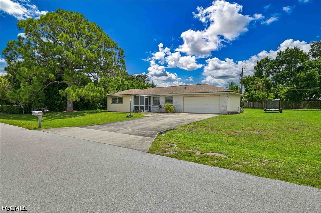 4 Bed SingleFamilyResidence for Sale in Cape Coral, photo 2