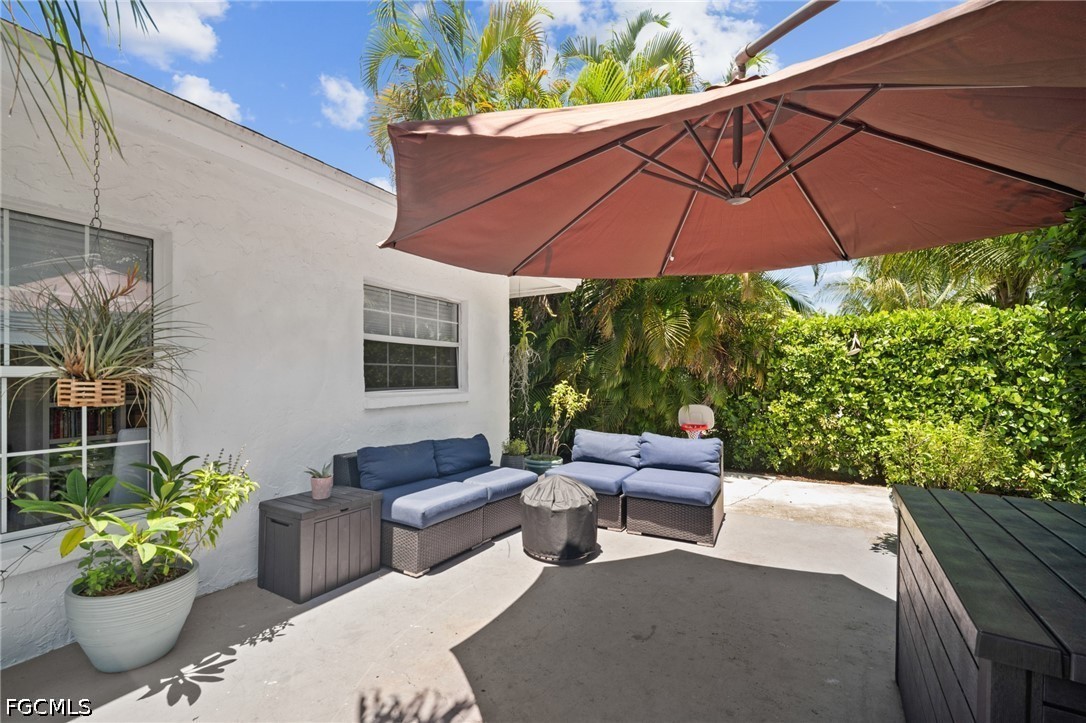 3 Bed SingleFamilyResidence for Sale in Naples, photo 2