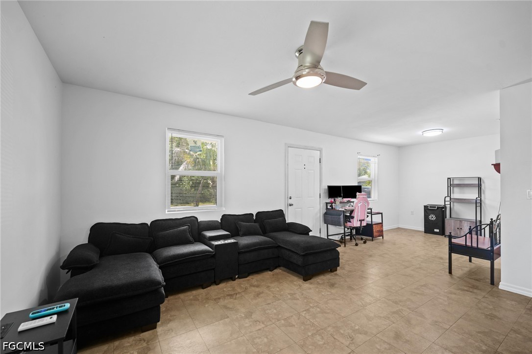 3 Bed SingleFamilyResidence for Sale in Lehigh Acres, photo 2