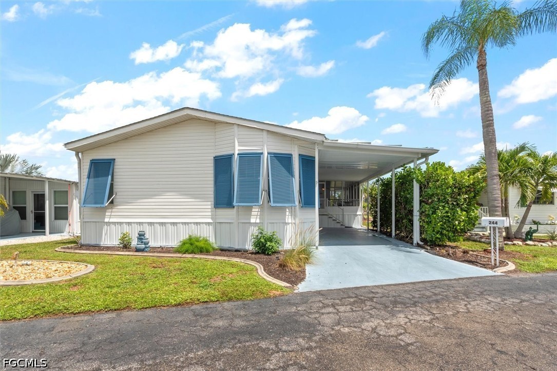 3 Bed ManufacturedHome for Sale in Fort Myers, photo 2
