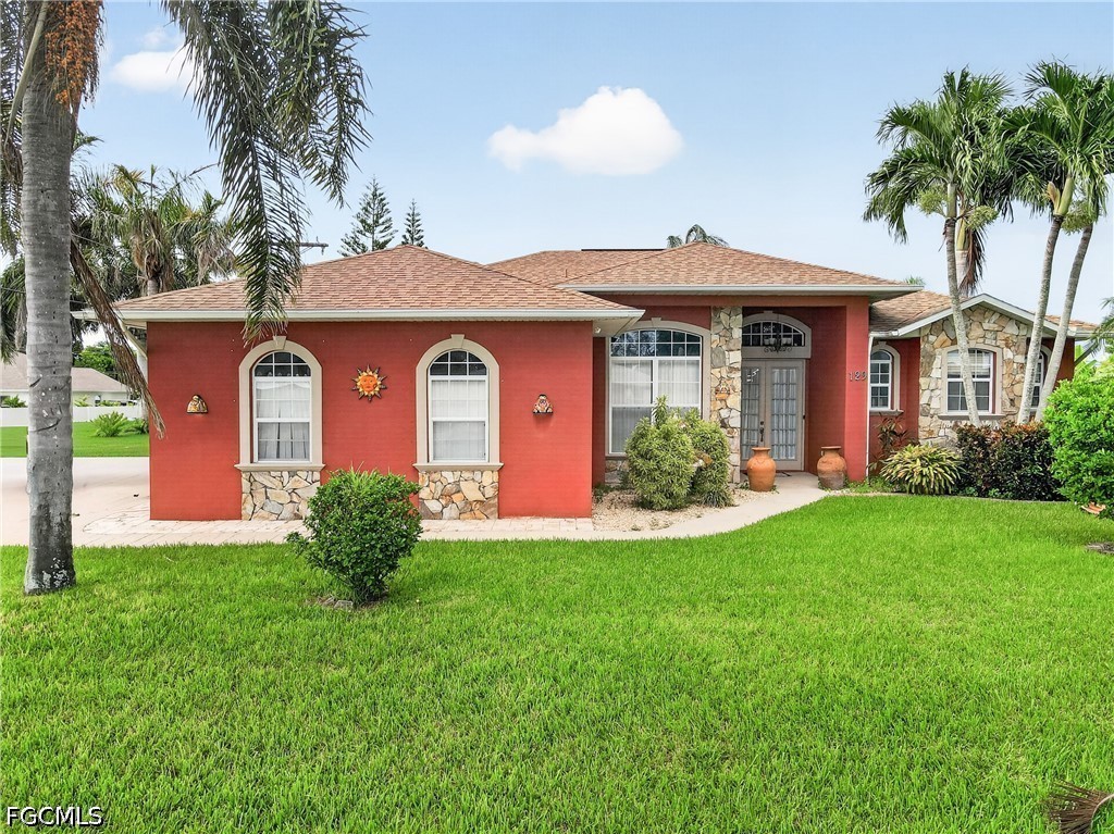 3 Bed Pool Home for Sale in Cape Coral, photo 2