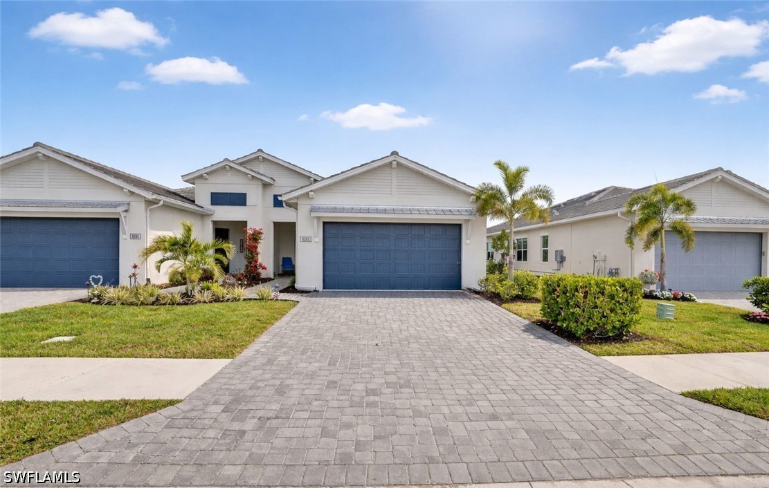 2 Bed Waterfront Home for Sale in Naples, photo 2