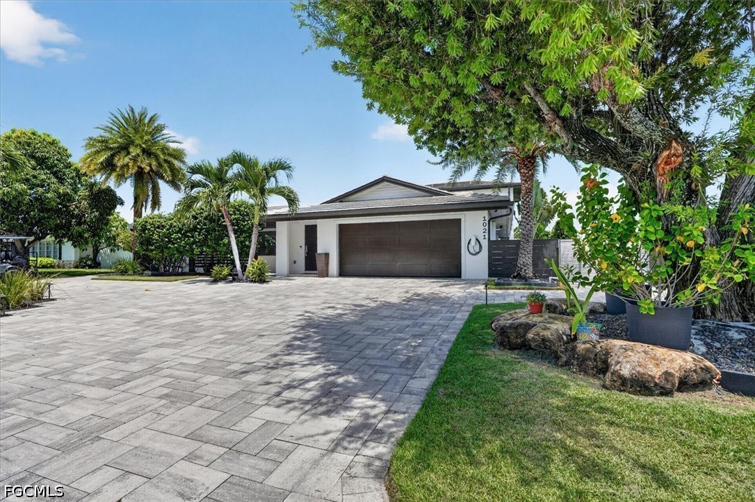 4 Bed Pool Home for Sale in Town And River, photo 2