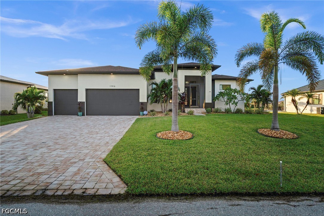 3 Bed Pool Home for Sale in Cape Royal, photo 2