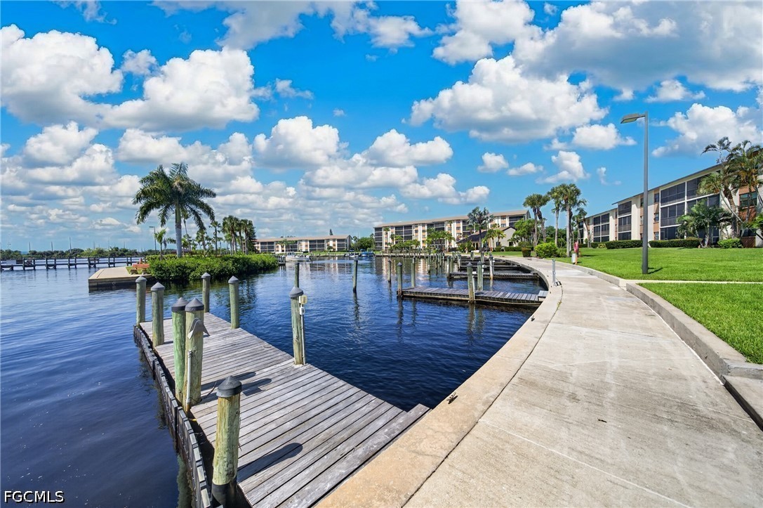 2 Bed Waterfront Home for Sale in North Fort Myers, photo 2