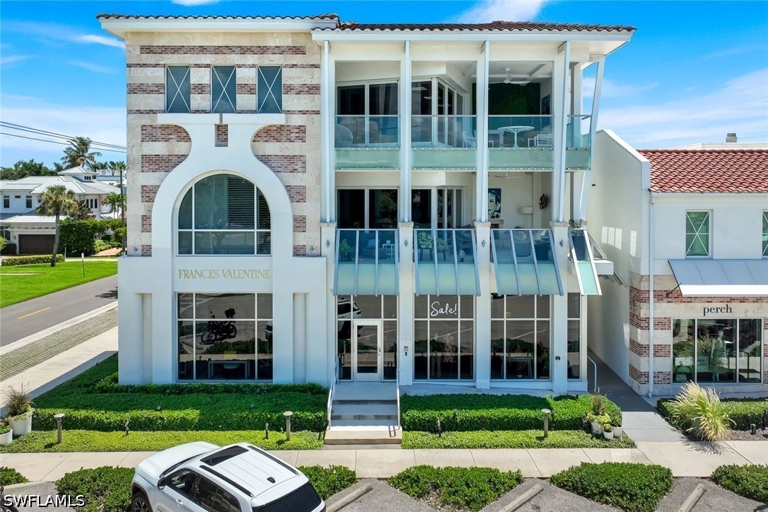 3 Bed Condominium for Sale in 382 Building, photo 2