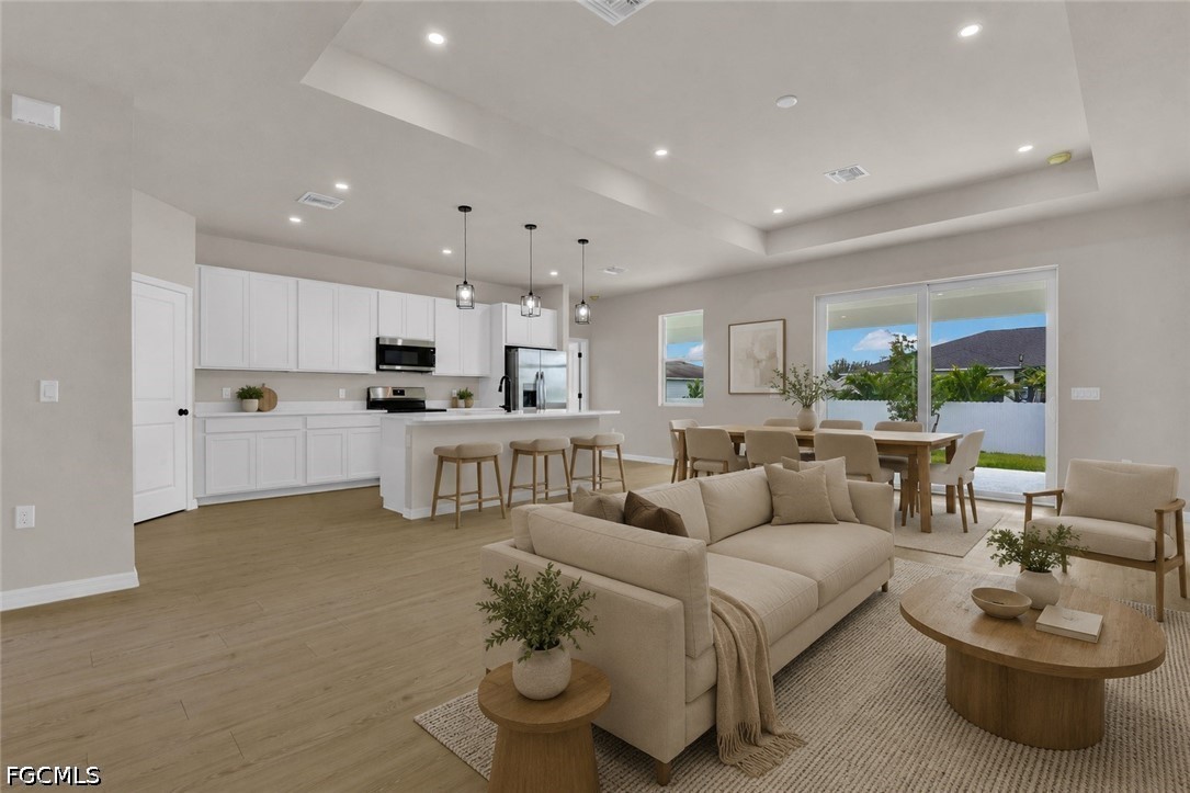 4 Bed SingleFamilyResidence for Sale in Cape Coral, photo 2