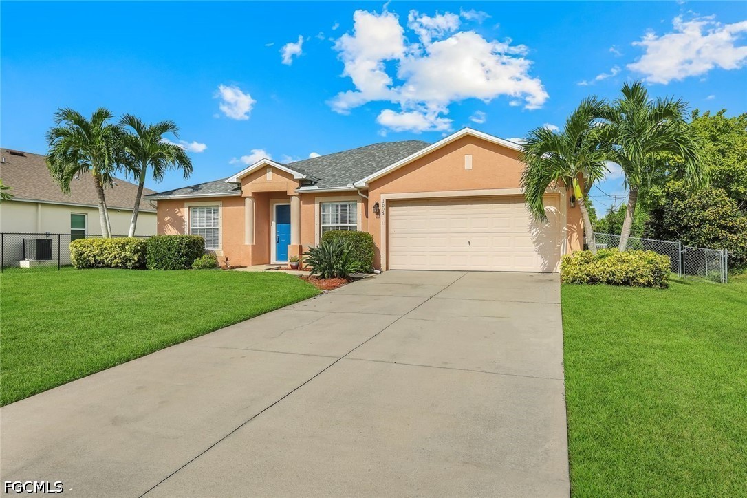 3 Bed SingleFamilyResidence for Sale in Cape Coral, photo 2