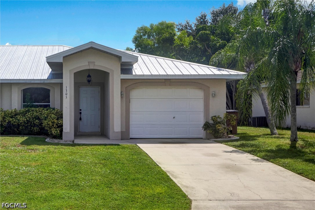 6 Bed Duplex for Sale in Cape Coral, photo 2