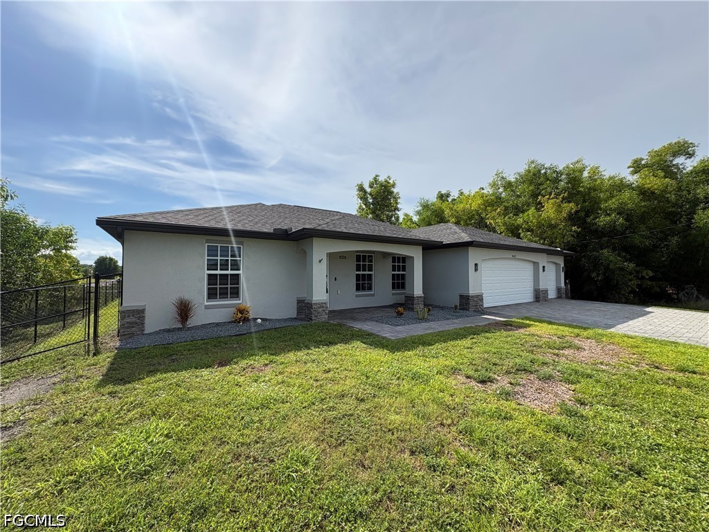3 Bed SingleFamilyResidence for Sale in Cape Coral, photo 2